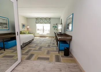 Hampton Inn & Suites Syracuse North Airport Area hotel thumbnail 7