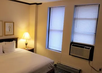 Night Hotel Broadway hotel thumbnail 5