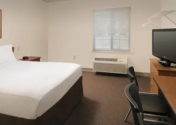 WoodSpring Suites Kansas City Mission hotel thumbnail 7