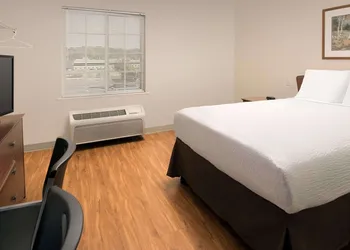 WoodSpring Suites Kansas City Mission hotel thumbnail 8