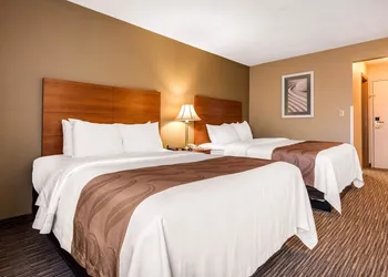 Quality Inn & Suites New Castle hotel thumbnail 2