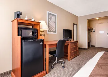 Quality Inn & Suites New Castle hotel thumbnail 4