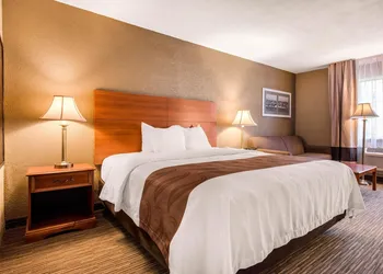Quality Inn & Suites New Castle hotel thumbnail 6