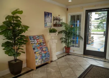Sea Breeze Inn hotel thumbnail 3