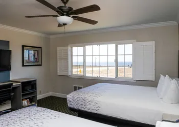 Sea Breeze Inn hotel thumbnail 7