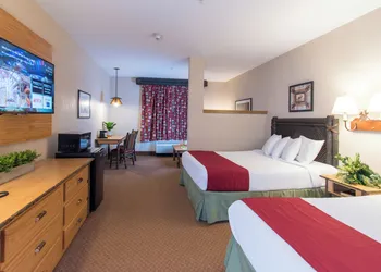 Six Flags Great Escape Lodge & Indoor Waterpark hotel thumbnail 8