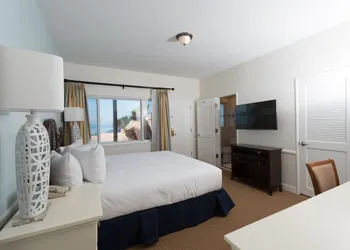 La Jolla Beach and Tennis Club hotel thumbnail 2