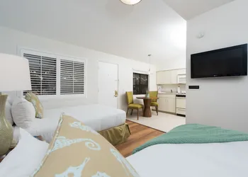 La Jolla Beach and Tennis Club hotel thumbnail 8