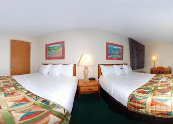 Baymont by Wyndham Sullivan hotel thumbnail 5