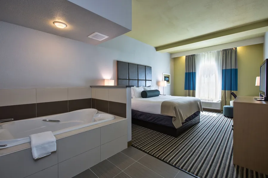 Holiday Inn Express Hotel & Suites, Carlisle-Harrisburg Area by IHG hotel detail image 2