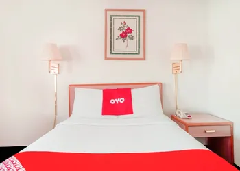 OYO Hotel Durham West Hills hotel thumbnail 7