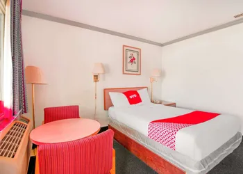OYO Hotel Durham West Hills hotel thumbnail 8