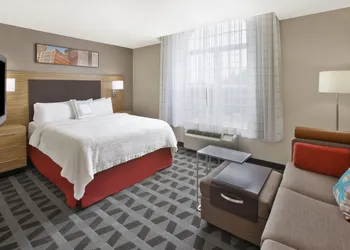 Towneplace Suites By Marriott Brookfield hotel thumbnail 4
