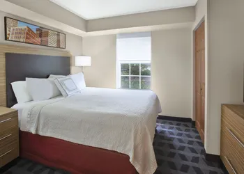 Towneplace Suites By Marriott Brookfield hotel thumbnail 5