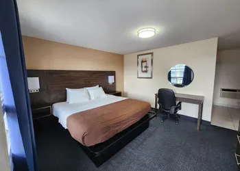 Falls Lodge and Suites hotel thumbnail 5
