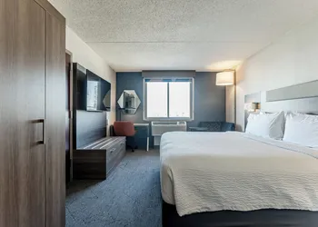 Holiday Inn Express Philadelphia - Penns Landing by IHG hotel thumbnail 5