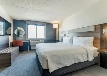 Holiday Inn Express Philadelphia - Penns Landing by IHG hotel thumbnail 6
