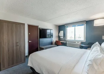 Holiday Inn Express Philadelphia - Penns Landing by IHG hotel thumbnail 7