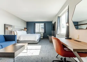 Holiday Inn Express Philadelphia - Penns Landing by IHG hotel thumbnail 8