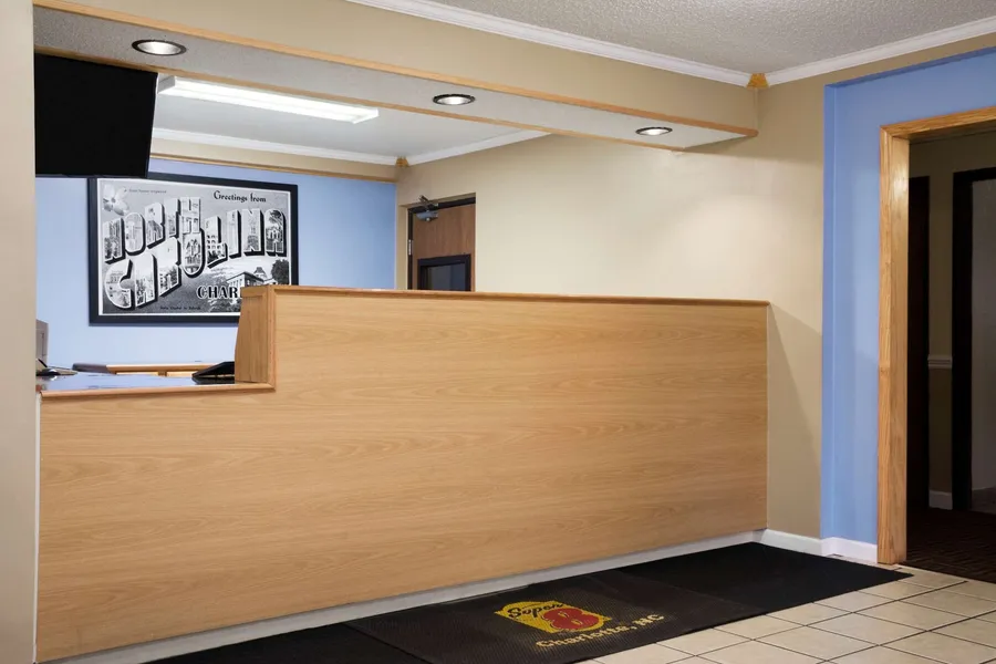 Super 8 by Wyndham Charlotte University hotel detail image 2