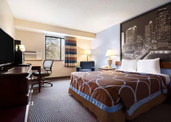 Super 8 by Wyndham Charlotte University hotel thumbnail 4