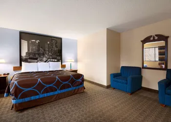 Super 8 by Wyndham Charlotte University hotel thumbnail 7
