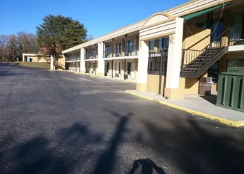 Super 8 by Wyndham Asheville Airport hotel thumbnail 8