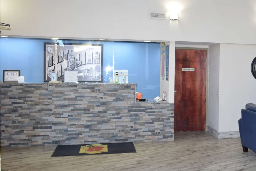 Super 8 by Wyndham Huntersville/Charlotte Area hotel detail image 2