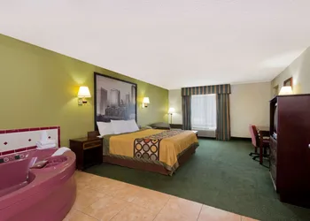 Super 8 by Wyndham Huntersville/Charlotte Area hotel thumbnail 3