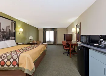 Super 8 by Wyndham Huntersville/Charlotte Area hotel thumbnail 4