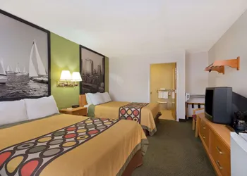Super 8 by Wyndham Huntersville/Charlotte Area hotel thumbnail 5