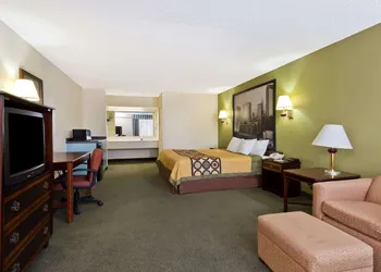 Super 8 by Wyndham Huntersville/Charlotte Area hotel thumbnail 6