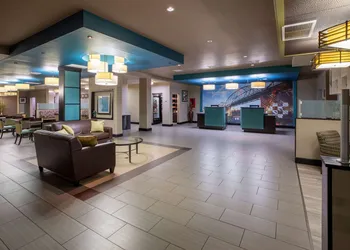 La Quinta Inn & Suites by Wyndham Durant hotel thumbnail 2