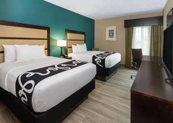 La Quinta Inn & Suites by Wyndham Durant hotel thumbnail 6