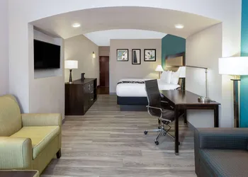 La Quinta Inn & Suites by Wyndham Durant hotel thumbnail 7