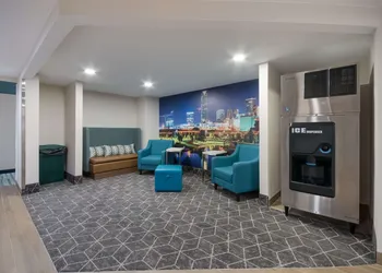Clarion Pointe OKC Airport hotel thumbnail 5
