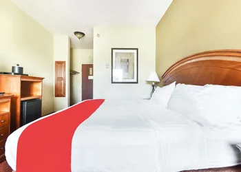 OYO Townhouse Oklahoma City Airport hotel thumbnail 6