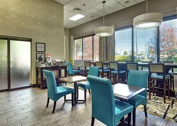 Hampton Inn Norfolk-Naval Base hotel thumbnail 2