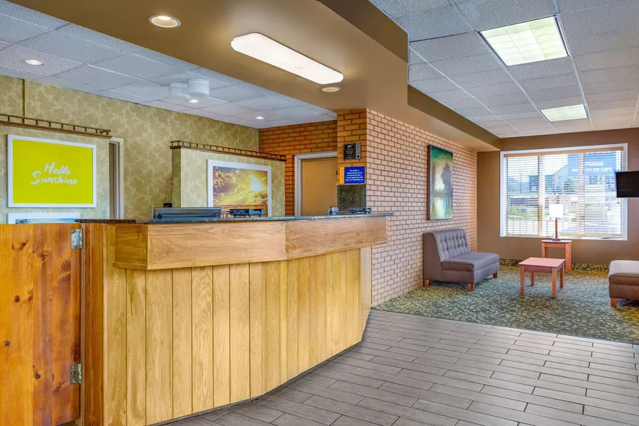 Days Inn by Wyndham Breezewood hotel detail image 2