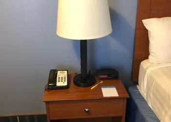 Days Inn by Wyndham Breezewood hotel thumbnail 3