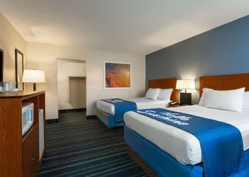 Days Inn by Wyndham Breezewood hotel thumbnail 7