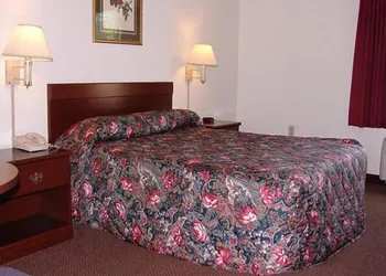 Red Carpet Inn Chambersburg hotel thumbnail 5