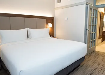 Holiday Inn Express Moss Point by IHG hotel thumbnail 5