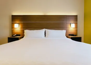 Holiday Inn Express & Suites Davis - University Area by IHG hotel thumbnail 8