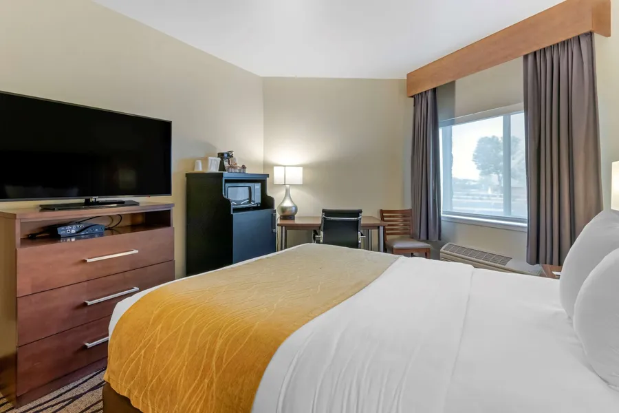 Comfort Inn & Suites Market - Airport hotel detail image 6