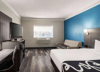 La Quinta Inn & Suites by Wyndham Round Rock North hotel thumbnail 8