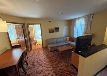 MainStay Suites Bloomington near University hotel thumbnail 6