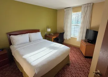 MainStay Suites Bloomington near University hotel thumbnail 7