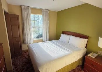 MainStay Suites Bloomington near University hotel thumbnail 8