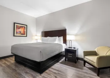 Quality Inn Chattanooga Hamilton Place hotel thumbnail 8
